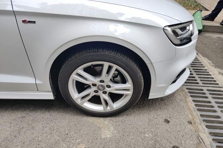 Used Audi A3 2019 Limousine 35 TFSI Fashion Edition China VI Emission Standard Right Front Wheel Hub