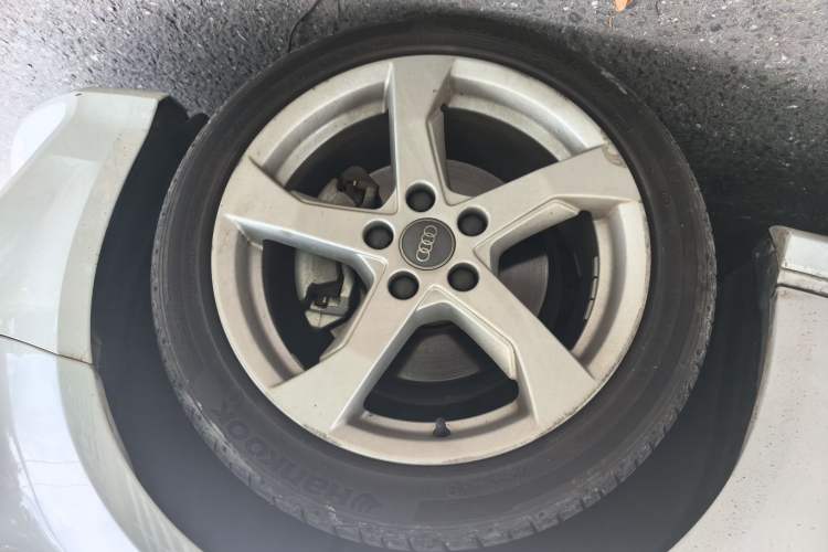 Used Audi A3 2019 Sportback 35 TFSI Fashion Edition China VI Emission Standard Right Front Wheel Hub