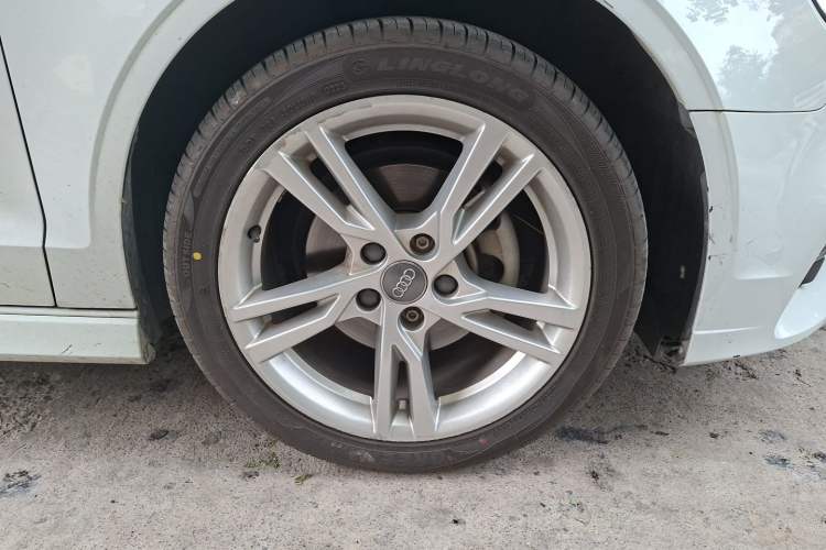 Used Audi A3 2019 Limousine 35 TFSI Fashion Edition China VI Emission Standard Right Front Wheel Hub