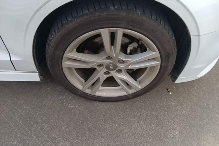 Used Audi A3 2019 Limousine 35 TFSI Fashion Edition China VI Emission Standard Right Front Wheel Hub