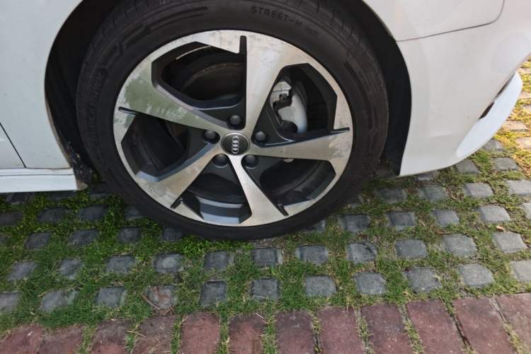 Used Audi A3 2019 Sportback 35 TFSI Fashion Edition China V Right Front Wheel Hub