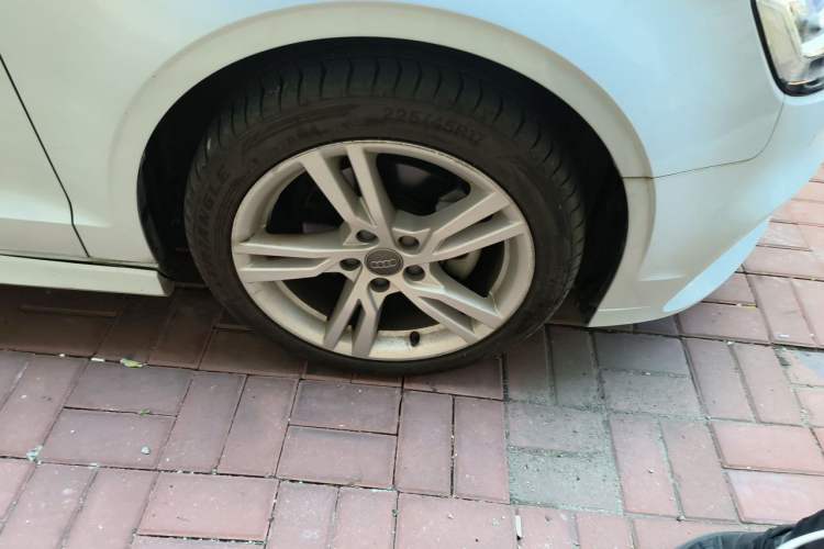 Used Audi A3 2019 Limousine 35 TFSI Fashion Edition China V standard Right Front Wheel Hub
