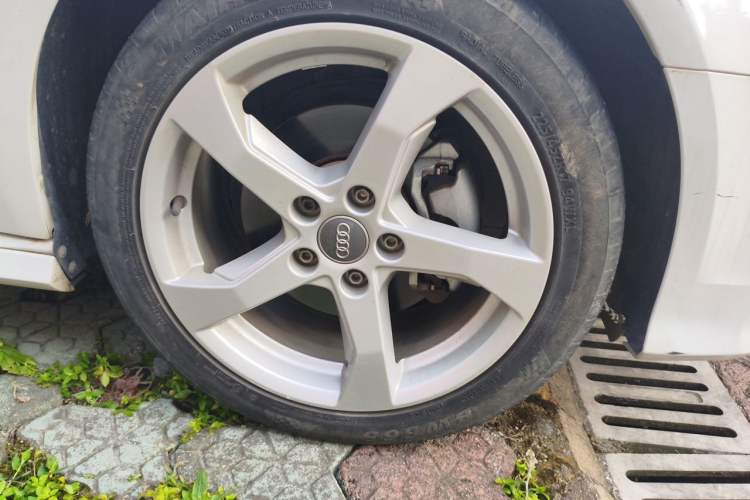 Used Audi A3 2019 Sportback 35 TFSI Fashion Edition China V Right Front Wheel Hub