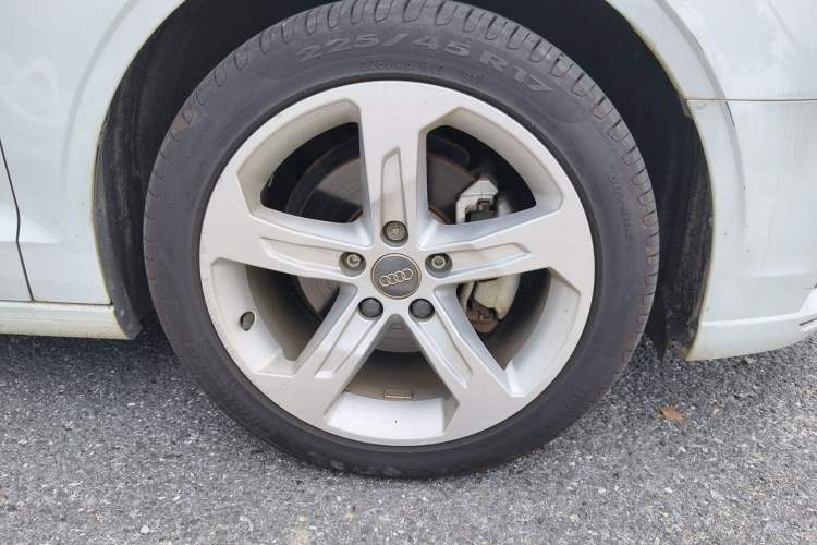 Used Audi A3 2019 Limousine 35 TFSI Ambition China VI Right Front Wheel Hub