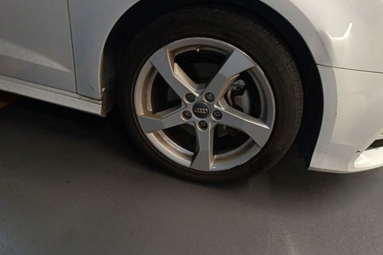 Used Audi A3 2019 Sportback 35 TFSI Fashion Edition China V Right Front Wheel Hub