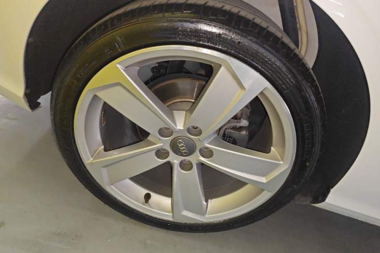 Used Audi A3 2019 Limousine 35 TFSI Style Version China V Emission Standard Right Rear Wheel Hub