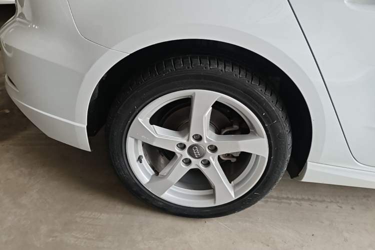Used Audi A3 2019 Sportback 35 TFSI Fashion Edition China V Right Rear Wheel Hub