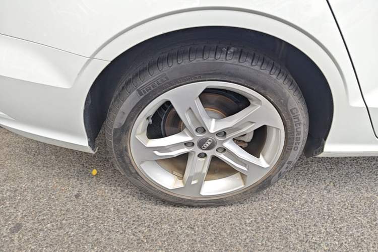 Used Audi A3 2019 Limousine 35 TFSI Ambition China VI Right Rear Wheel Hub