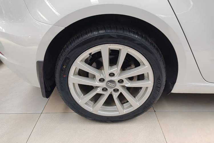 Used Audi A3 2019 Sportback 35 TFSI Ambition China VI Right Rear Wheel Hub