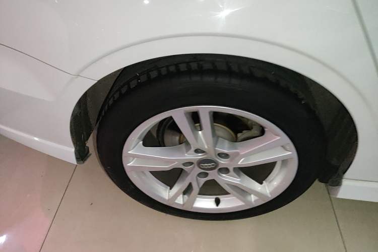 Used Audi A3 2019 Limousine 35 TFSI Fashion Edition China V standard Right Rear Wheel Hub