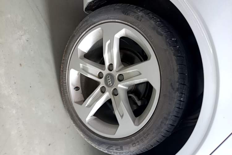 Used Audi A3 2019 Limousine 35 TFSI Ambition China VI Right Rear Wheel Hub