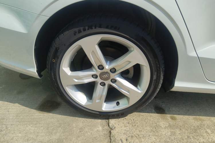 Used Audi A3 2019 Limousine 35 TFSI Ambition China VI Right Rear Wheel Hub