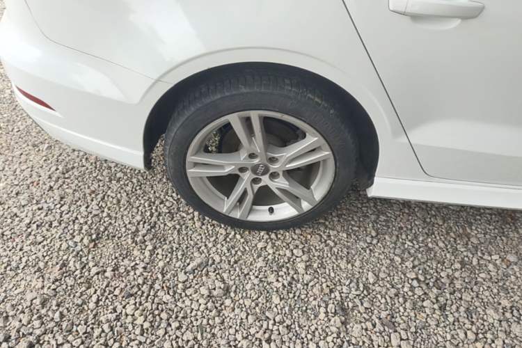 Used Audi A3 2019 Limousine 35 TFSI Fashion Edition China VI Emission Standard Right Rear Wheel Hub