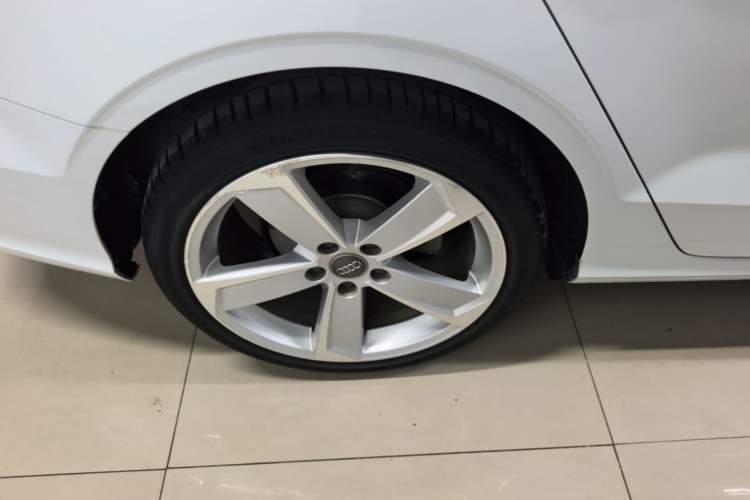 Used Audi A3 2019 Limousine 35 TFSI Style Version China V Emission Standard Right Rear Wheel Hub