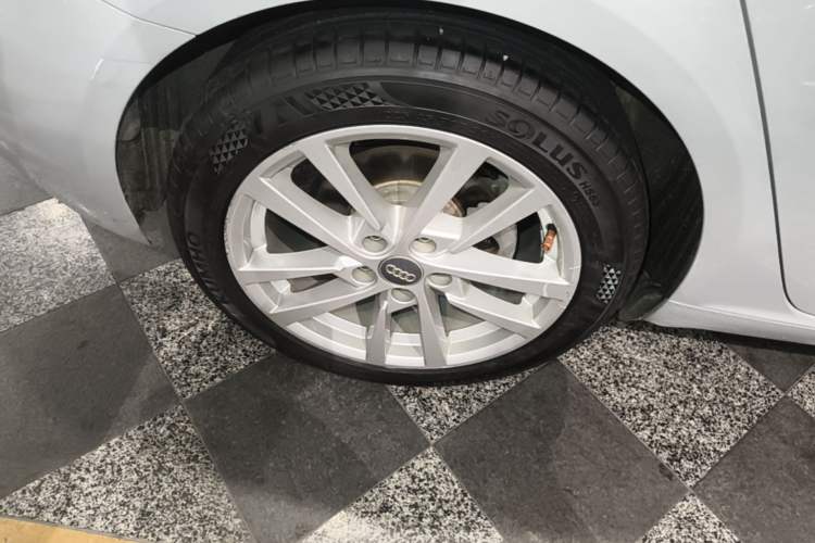 Used Audi A3 2019 Sportback 35 TFSI Ambition China VI Right Rear Wheel Hub