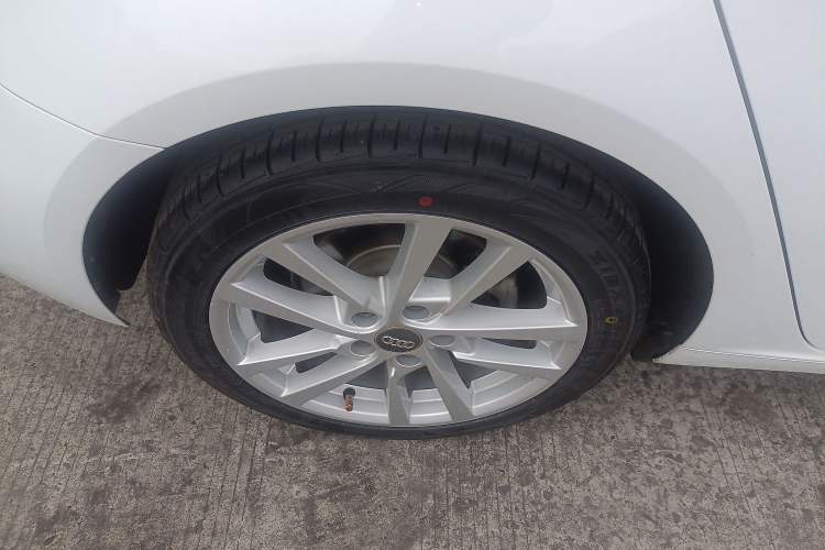 Used Audi A3 2019 Sportback 35 TFSI Ambition China VI Right Rear Wheel Hub