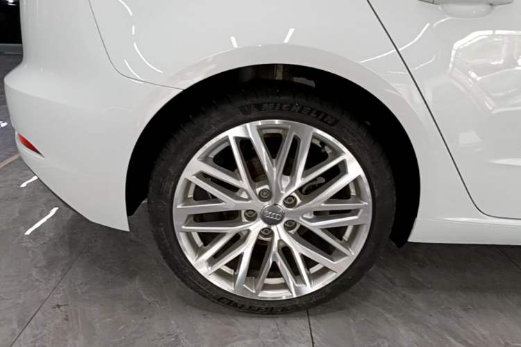 Used Audi A3 2019 Sportback 35 TFSI Style Edition China VI Emission Standard Right Rear Wheel Hub