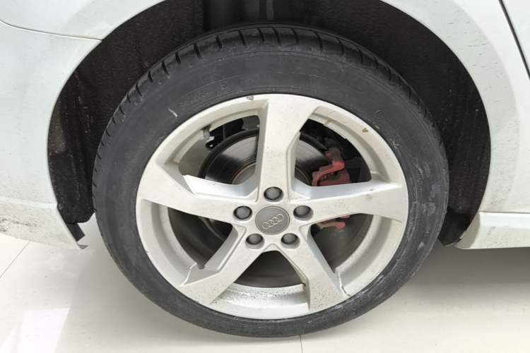Used Audi A3 2019 Sportback 35 TFSI Fashion Edition China V Right Rear Wheel Hub