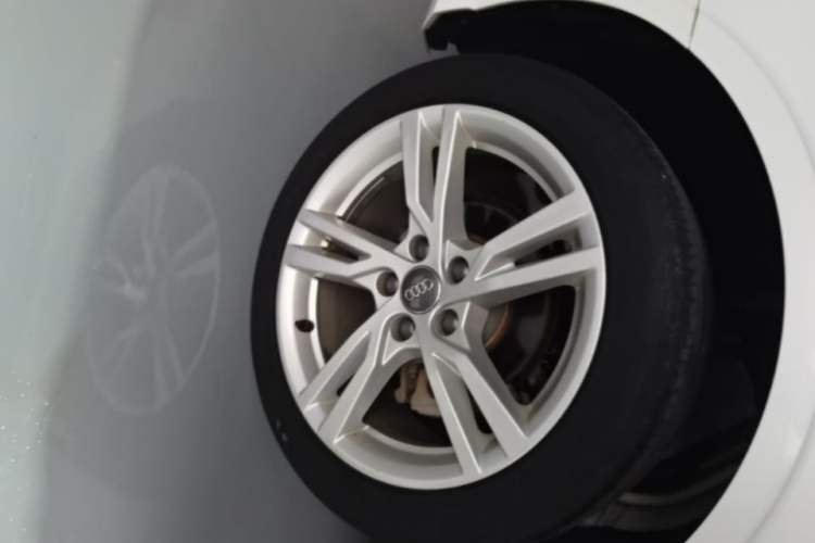 Used Audi A3 2019 Limousine 35 TFSI Fashion Edition China V standard Right Rear Wheel Hub