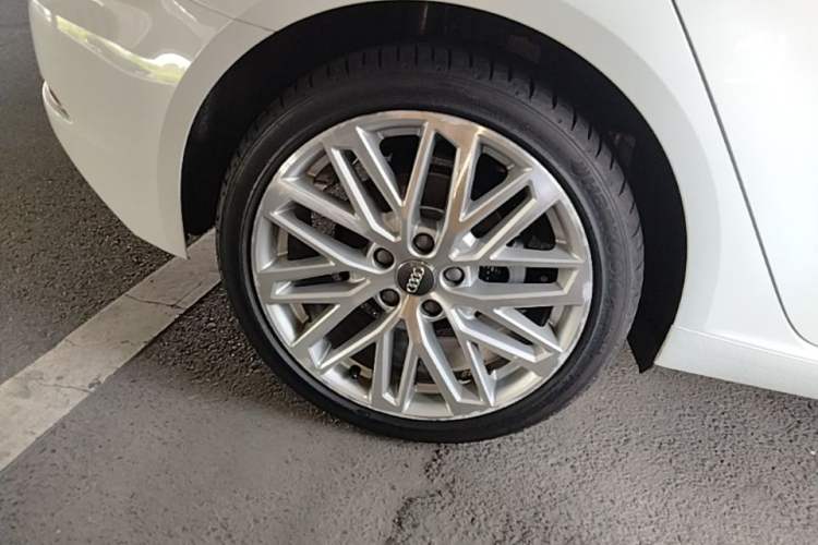 Used Audi A3 2019 Sportback 35 TFSI Style Edition China VI Emission Standard Right Rear Wheel Hub