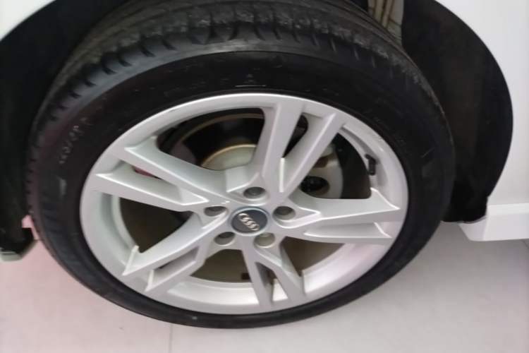 Used Audi A3 2019 Limousine 35 TFSI Fashion Edition China VI Emission Standard Right Rear Wheel Hub