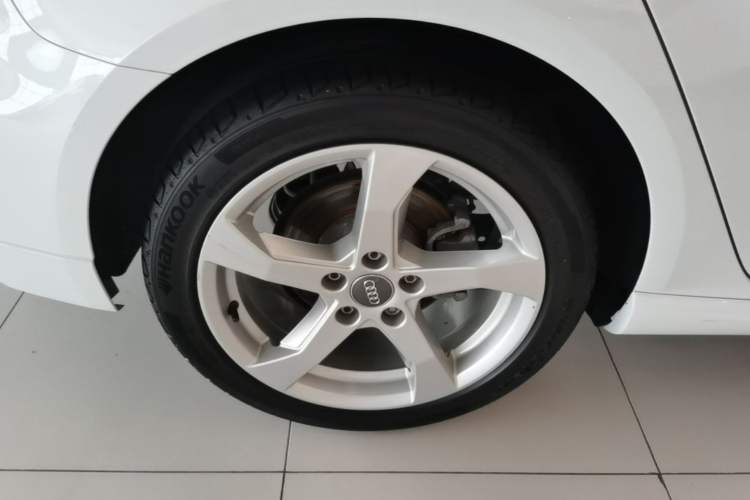 Used Audi A3 2019 Sportback 35 TFSI Fashion Edition China V Right Rear Wheel Hub