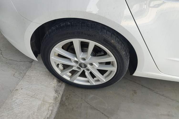 Used Audi A3 2019 Sportback 35 TFSI Ambition China VI Right Rear Wheel Hub