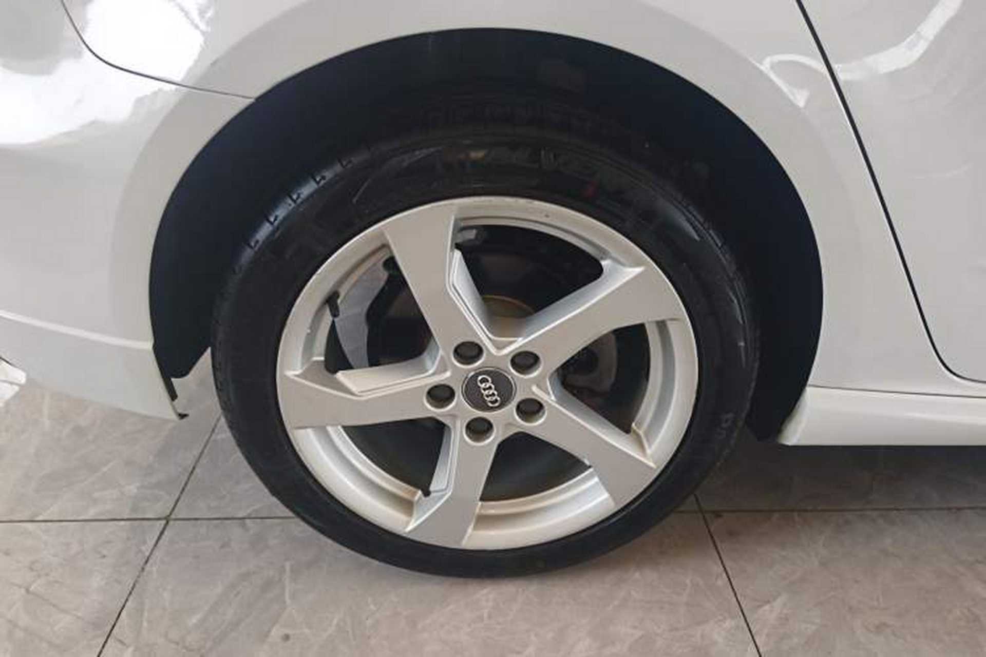 Used Audi A3 2019 Sportback 35 TFSI Fashion Edition China VI Emission Standard Right Rear Wheel Hub