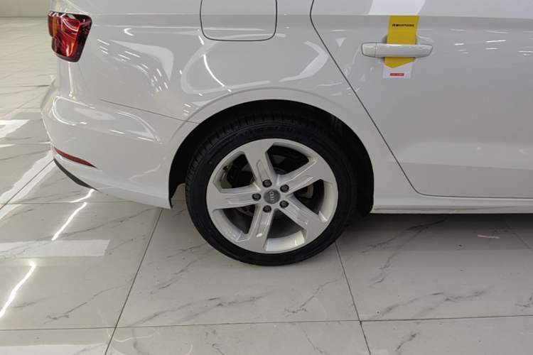 Used Audi A3 2019 Limousine 35 TFSI Ambition China VI Right Rear Wheel Hub
