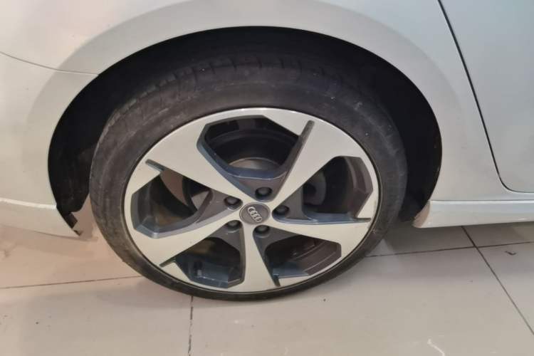 Used Audi A3 2019 Sportback 35 TFSI Sporty Version China VI Right Rear Wheel Hub
