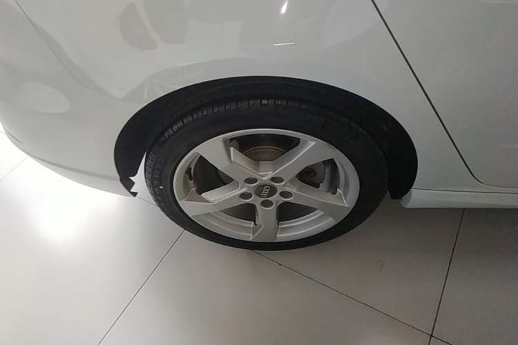 Used Audi A3 2019 Sportback 35 TFSI Fashion Edition China V Right Rear Wheel Hub