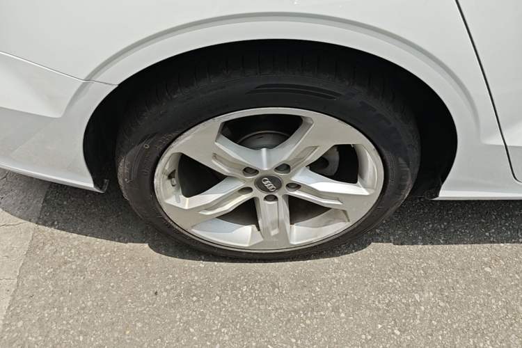 Used Audi A3 2019 Limousine 35 TFSI Ambition China VI Right Rear Wheel Hub
