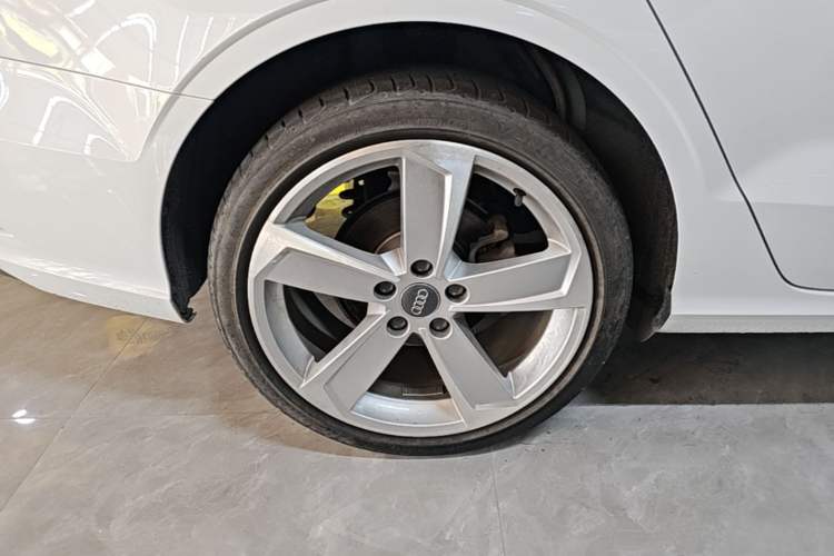Used Audi A3 2019 Limousine 35 TFSI Style Version China V Emission Standard Right Rear Wheel Hub