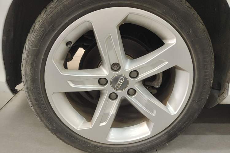 Used Audi A3 2019 Limousine 35 TFSI Ambition China VI Right Rear Wheel Hub