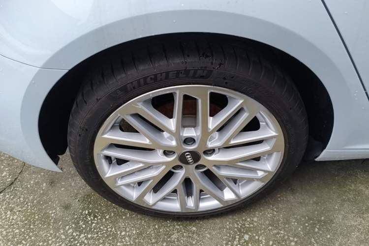 Used Audi A3 2019 Sportback 40 TFSI Style Version China V Emission Standard Right Rear Wheel Hub