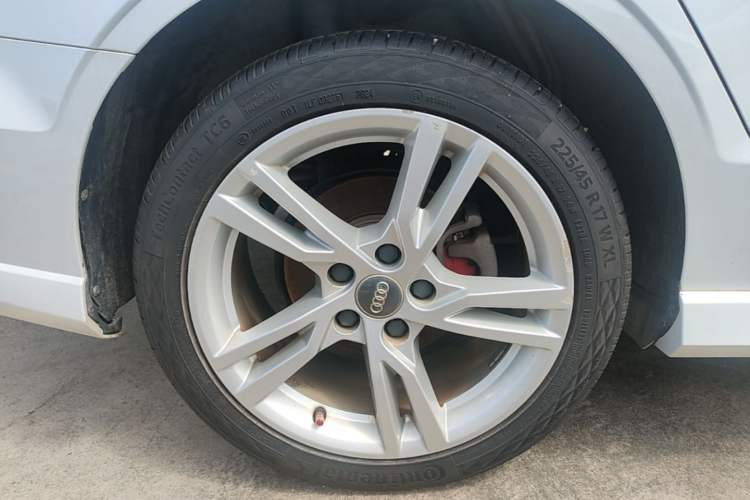 Used Audi A3 2019 Limousine 35 TFSI Fashion Edition China VI Emission Standard Right Rear Wheel Hub