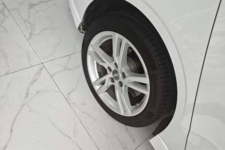Used Audi A3 2019 Limousine 35 TFSI Fashion Edition China VI Emission Standard Right Rear Wheel Hub