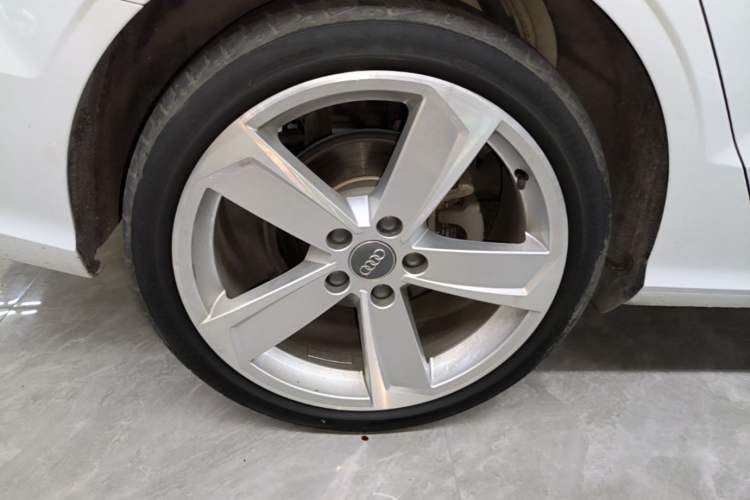 Used Audi A3 2019 Limousine 35 TFSI Style Version China V Emission Standard Right Rear Wheel Hub