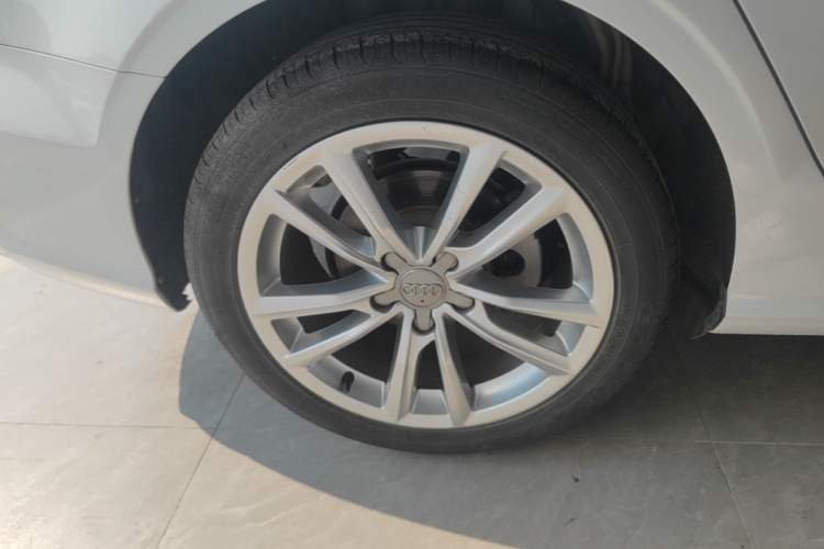 Used Audi A3 2019 Limousine 35 TFSI Ambition China VI Right Rear Wheel Hub