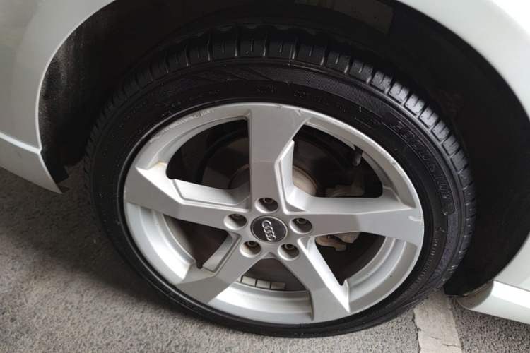Used Audi A3 2019 Sportback 35 TFSI Fashion Edition China V Right Rear Wheel Hub
