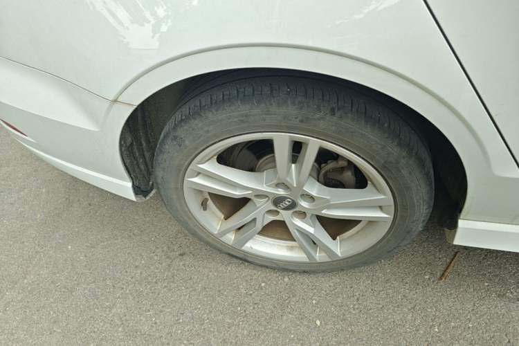 Used Audi A3 2019 Limousine 35 TFSI Fashion Edition China V standard Right Rear Wheel Hub