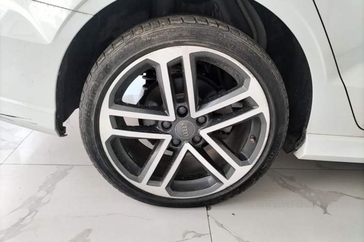 Used Audi A3 2019 Limousine 35 TFSI Sport Edition China V Emission Standard Right Rear Wheel Hub