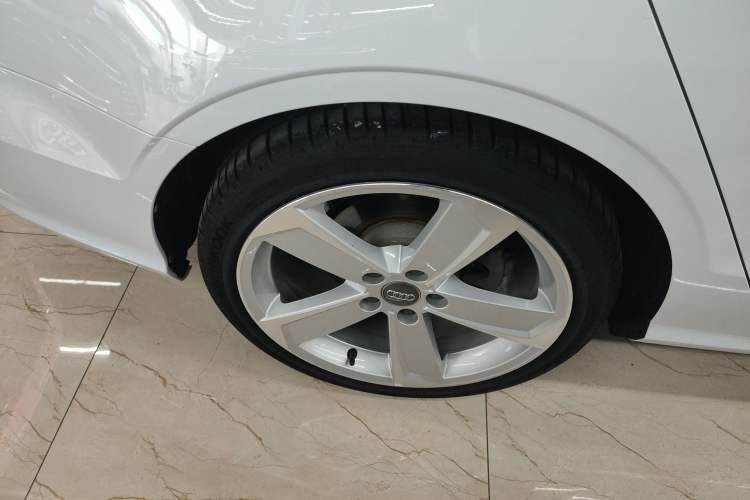 Used Audi A3 2019 Limousine 35 TFSI Style Version China V Emission Standard Right Rear Wheel Hub
