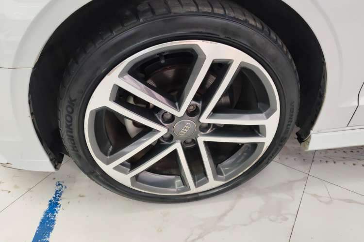 Used Audi A3 2019 Limousine 35 TFSI Sport Edition China V Emission Standard Right Rear Wheel Hub