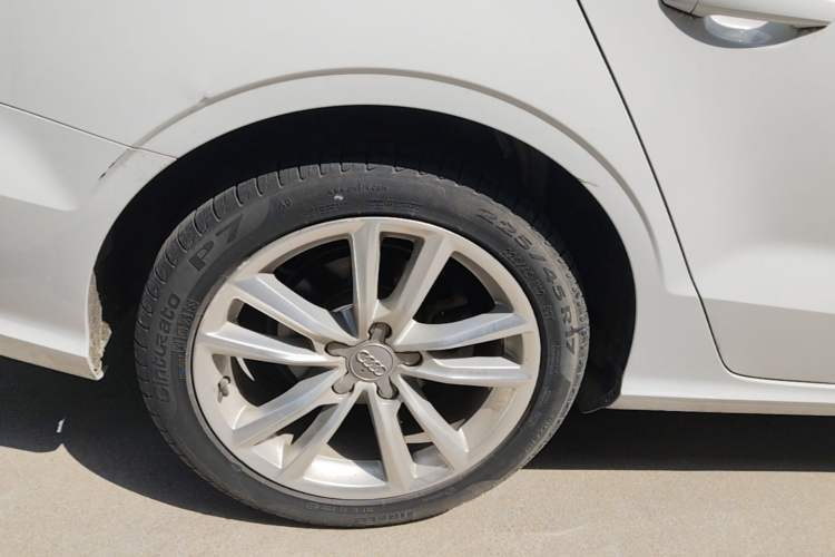 Used Audi A3 2019 Limousine 35 TFSI Ambition China V Right Rear Wheel Hub