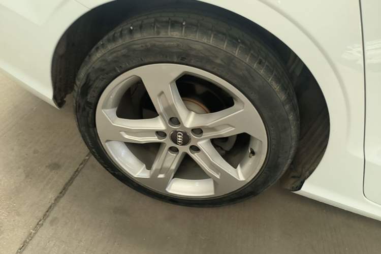 Used Audi A3 2019 Limousine 35 TFSI Ambition China VI Right Rear Wheel Hub