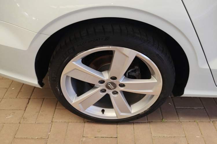 Used Audi A3 2019 Limousine 35 TFSI Style Version China V Emission Standard Right Rear Wheel Hub