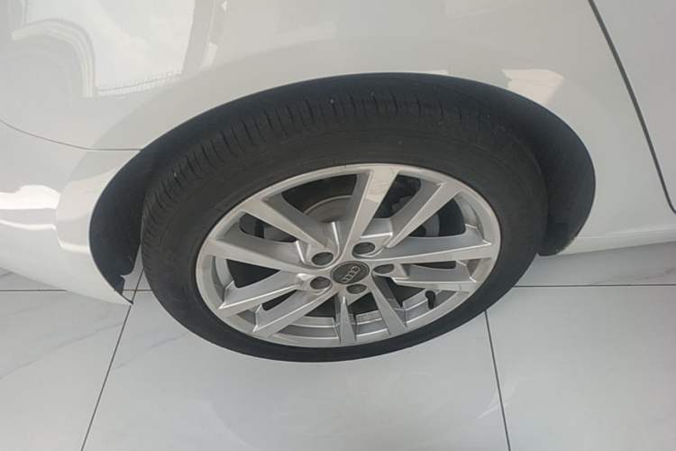 Used Audi A3 2019 Sportback 35 TFSI Ambition China VI Right Rear Wheel Hub