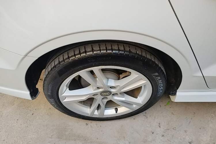Used Audi A3 2019 Limousine 35 TFSI Fashion Edition China VI Emission Standard Right Rear Wheel Hub