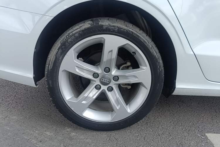 Used Audi A3 2019 Limousine 35 TFSI Ambition China VI Right Rear Wheel Hub